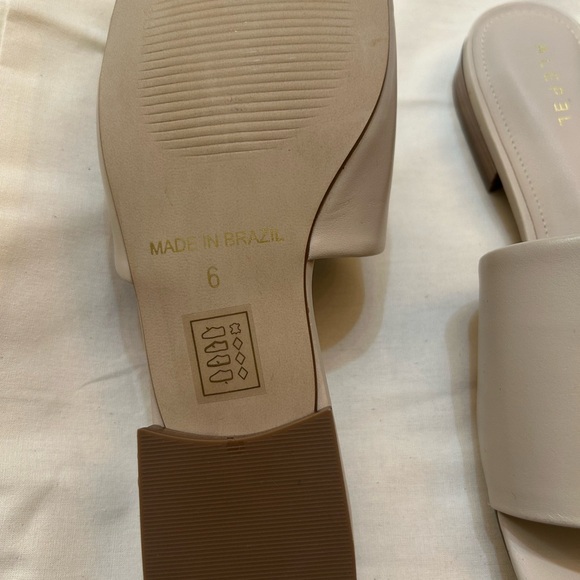 Alepel- Horseshoe beige slides - Picture 2 of 3